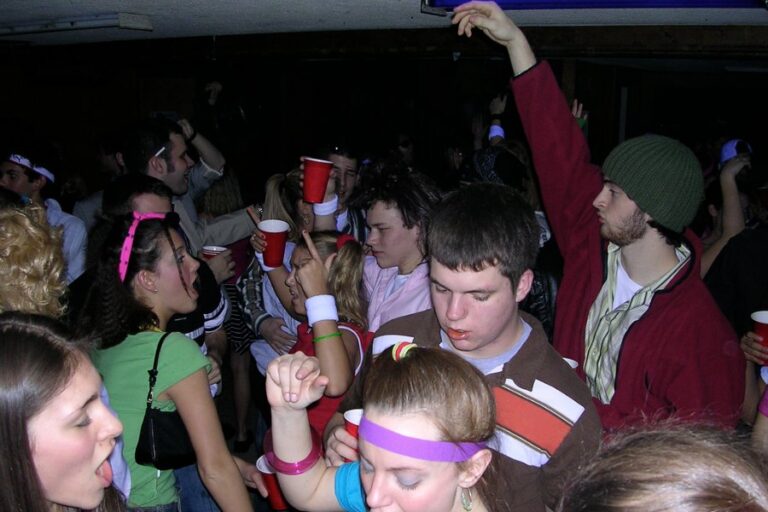 9 Great Tips For Mingling At Frat Parties