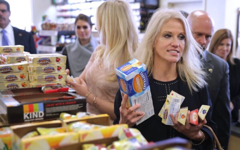 Kellyanne Conway Gets Asked What Type Of Bag She Wants At The Grocery Store